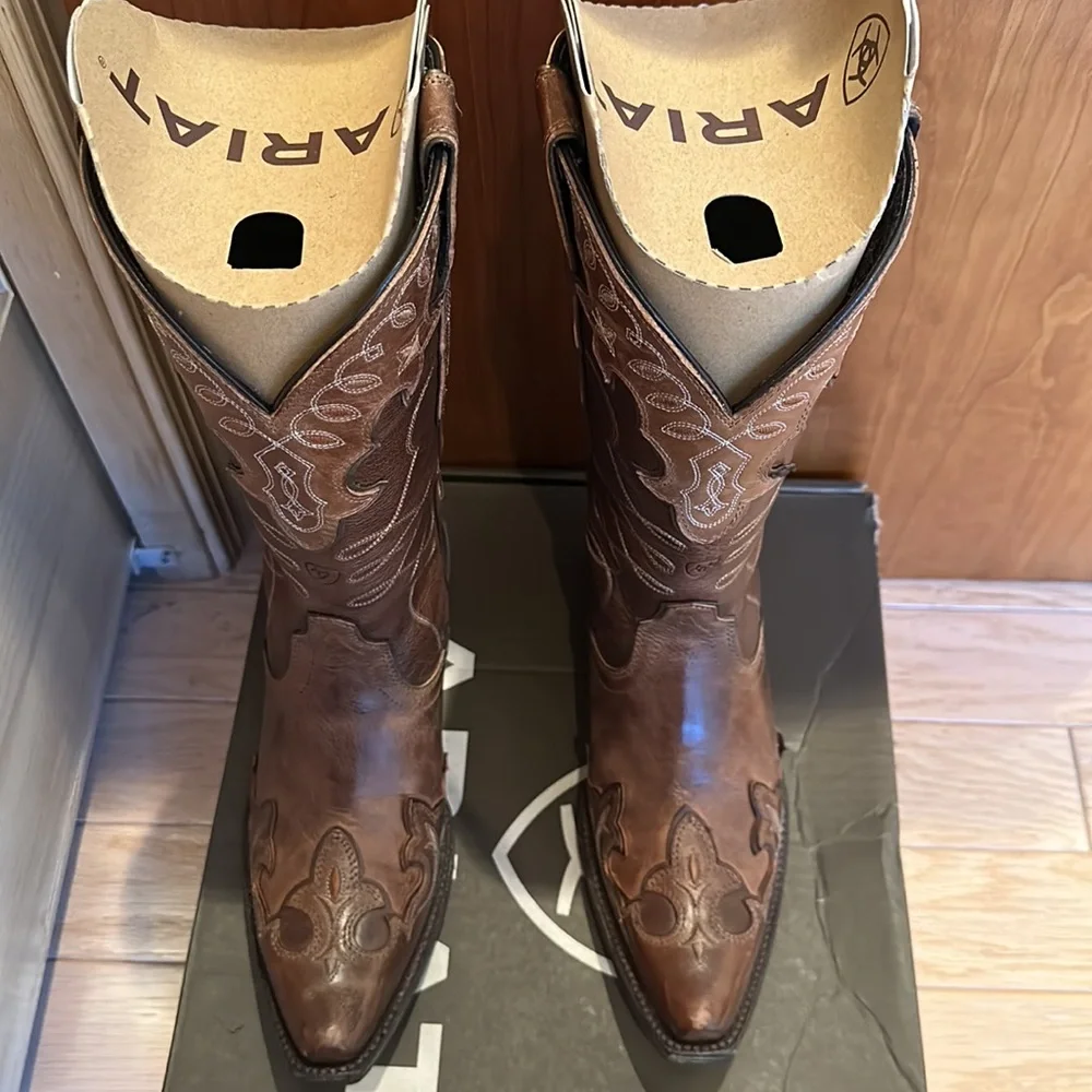 Ariat Western Boots only worn 2x for brief periods! - Picture 2 of 7